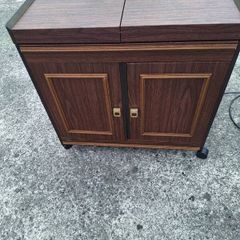 Hostess trolley teasmaid