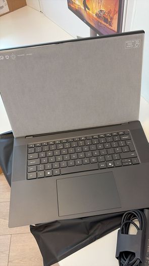 16" inch Dell Precision 5690 Laptop | intel core Ultra 7 165H | 32GB Ram | 512 SSD | RTX 2000 Brand New | Never Used