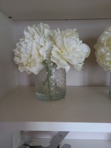 Stunning artifical flower arrangement