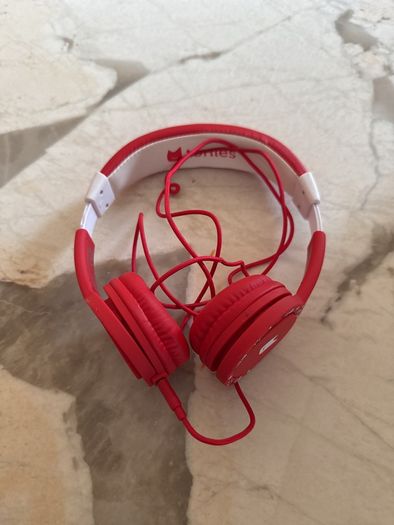 Tonie headphones in red