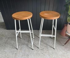 2 Hay bar stools in great condition