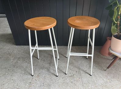 2 Hay bar stools in great condition