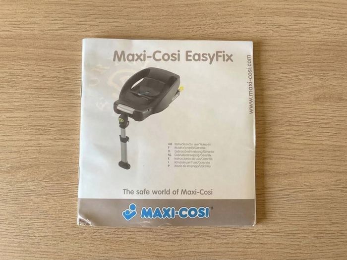Maxi Cosi Baby Car Seat & ISOFIX Base Bundle