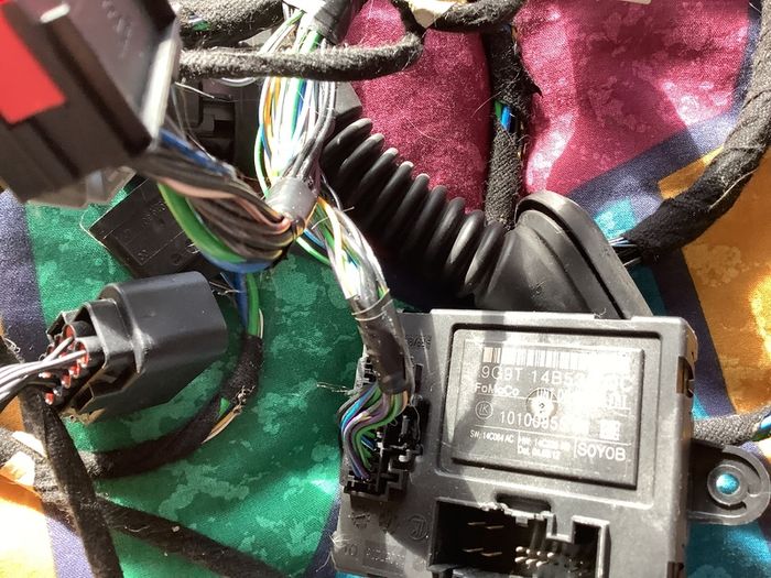 2007-14 Ford Mondeo Drivers Door Wiring Loom and Central Locking Control Module