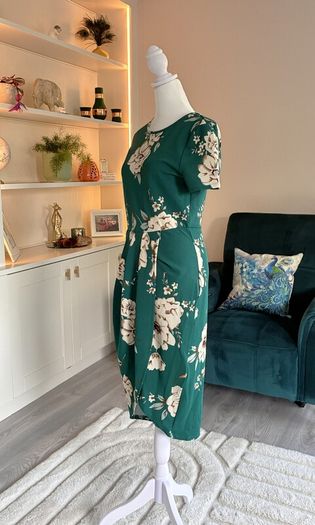 Brand-New Green Floral Dress with Short Sleeves Size Medium UK 10 / EU 38