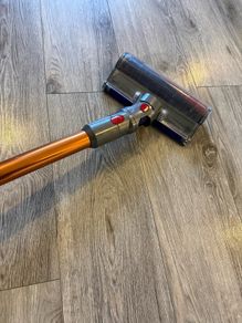 Dyson v8