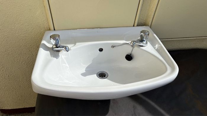 Bathroom sink