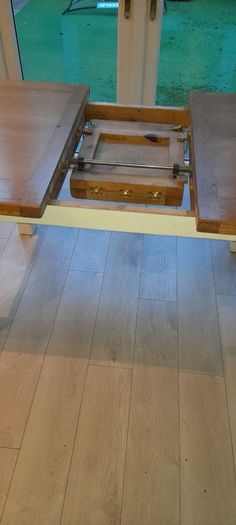 Extendable solid oak dining table