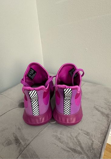 Ecco Kids trainer, newer worn. Size 31