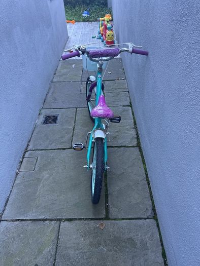 Schwinn kids/ girl bike