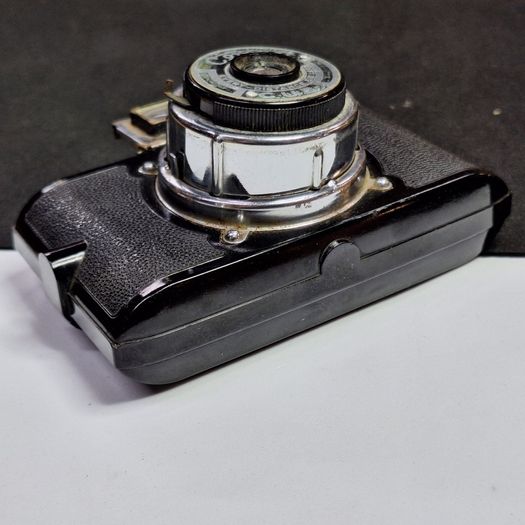 Coronet Cub Vintage Film Camera - Every Distance Fixed Focus Lens | Used | 3 Months Warranty