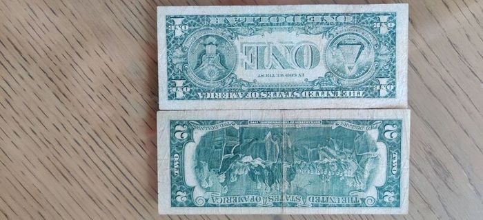 2 Banknotes USA 2dolars 1976 and 1 dolar 1988