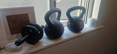 kettle bells & ab roller