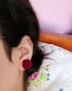 Clip on red rose earrings