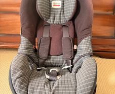 2 Child Car Safety Seats