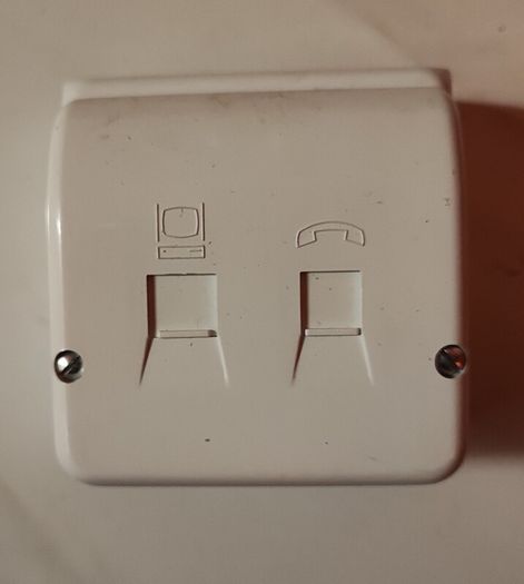 Telephone jack