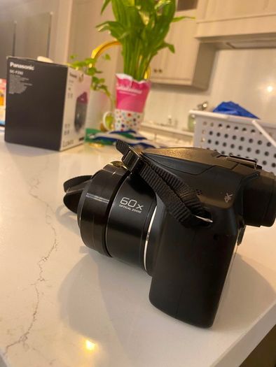 Panasonic DC FZ82 LUMIX camera