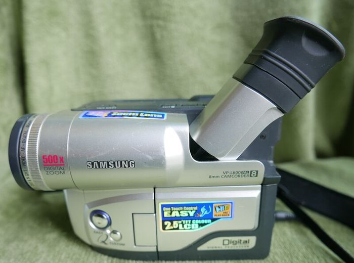 Samsung VP-L600 8mm Video Camera Silver 2.5" LCD 500x Zoom