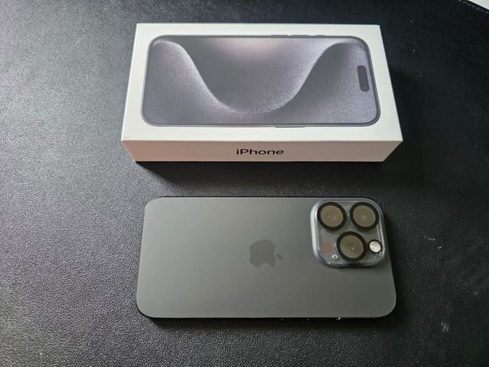 iPhone 15 Pro 128GB Black Titanium Unlocked + Box & Extras