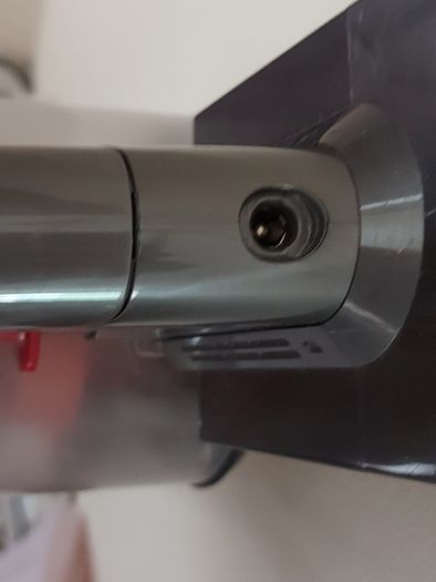 DYSON CYCLONE Vacuum Cleaner, excellent battery and in very good condition