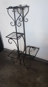 Brand New Metal Plant Shelf Flower Display Stand Garden Planter Holder with 4 Tier Shelves Indoor (Black)