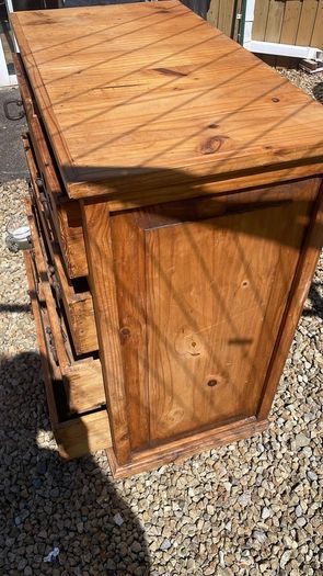 Chest of drawers