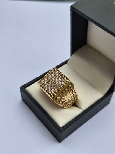 18K Gold And Diamond Ring