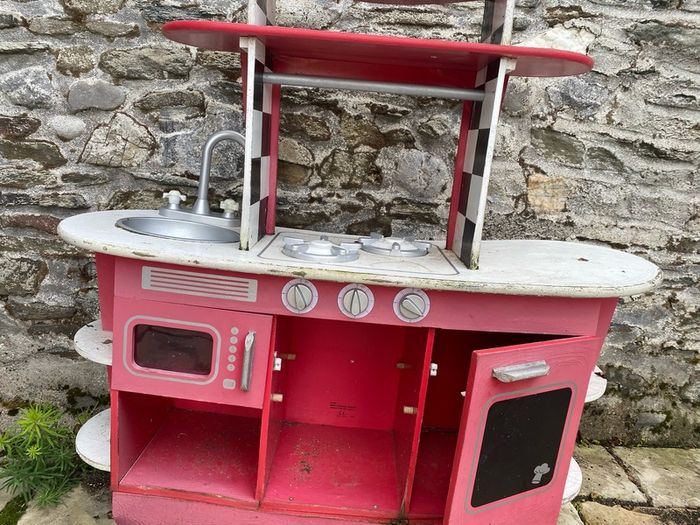 children's play kitchen