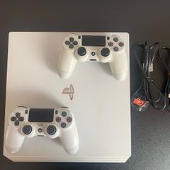 Sony PlayStation 4 Pro 1TB Glacier White CUH-7216B PS4 Pro White Bundle