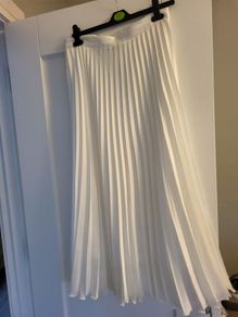 white pleated skirt