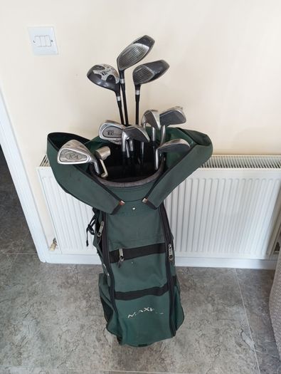 Dunlop golf clubs. Right handed clubs