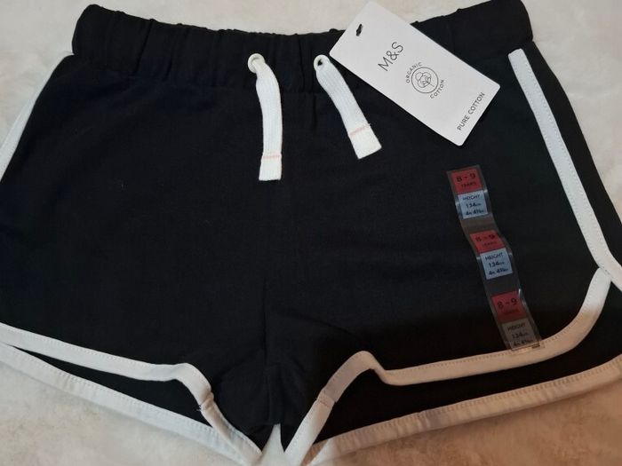 New M&S shorts size 8-9 years