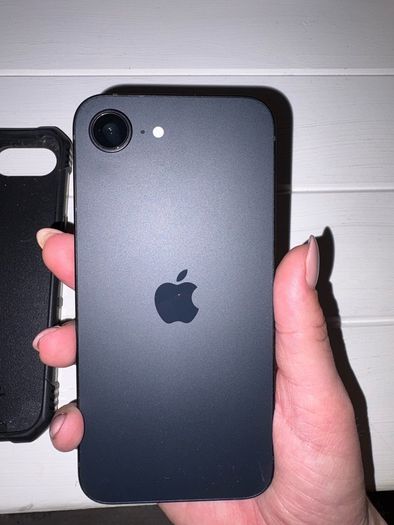 iPhone 16E - 128G - Unlocked - 7 Months Old (Not Refurbished)