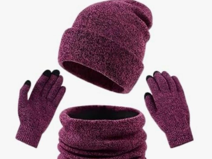 Beanie, gloves and snood set