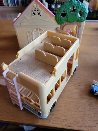 Sylvanian families Nursery + bus