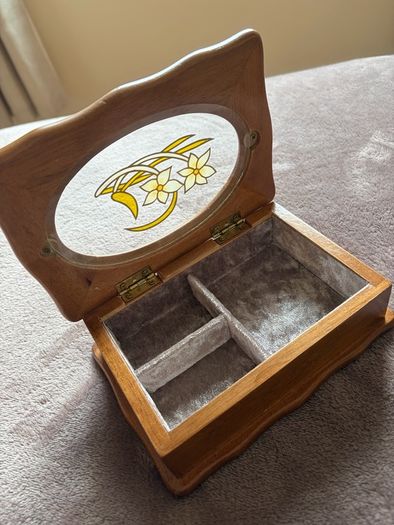 Wooden trinket box