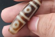 Antique Himalayan 4 Eyes Tibetan Agate Dzi Bead Amulet