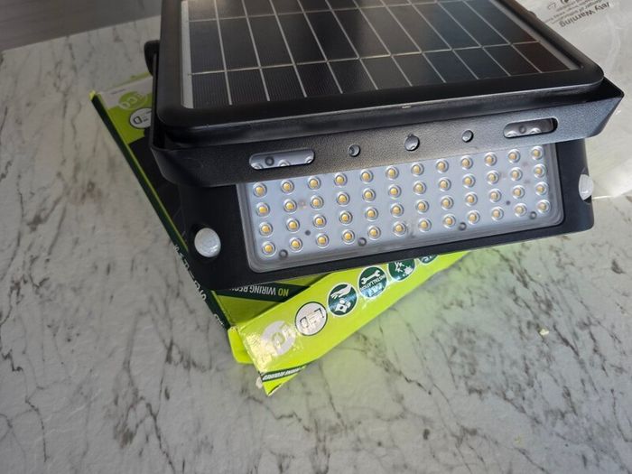 luceco solar floodlight
