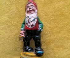 VINTAGE novelty 1960's Plastic Garden gnome pencil sharpener
