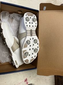 Never used ladies golf shoes size 5