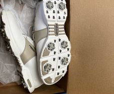 Never used ladies golf shoes size 5