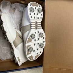 Never used ladies golf shoes size 5