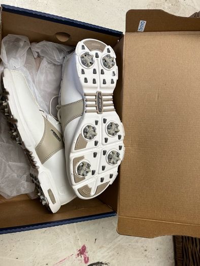 Never used ladies golf shoes size 5
