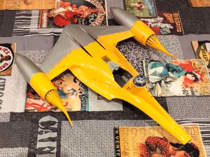 Star Wars Naboo Starfighter incomplete