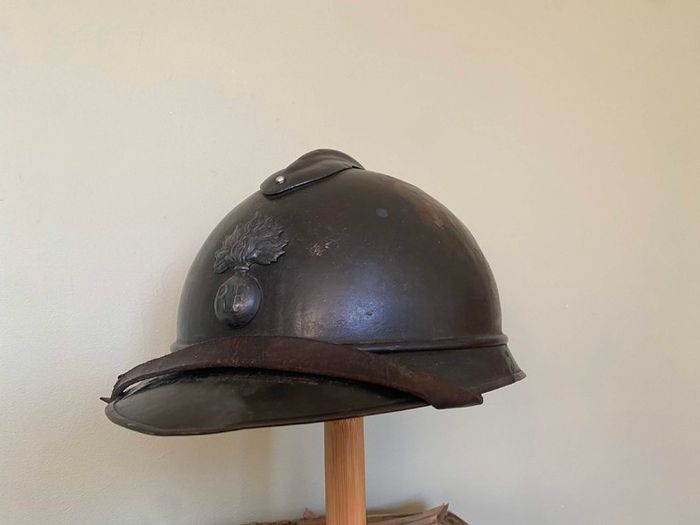 Original WW1 French M15 Adrian Helmet. Infantry Badge. Original paint & liner. Militaria