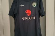 Vintage 2010/11 Republic of Ireland Umbro training jersey