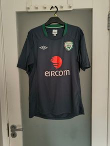 Vintage 2010/11 Republic of Ireland Umbro training jersey