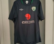 Vintage 2010/11 Republic of Ireland Umbro training jersey