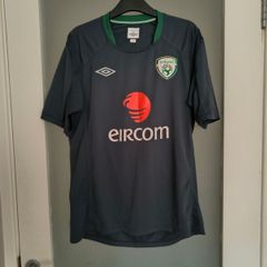 Vintage 2010/11 Republic of Ireland Umbro training jersey