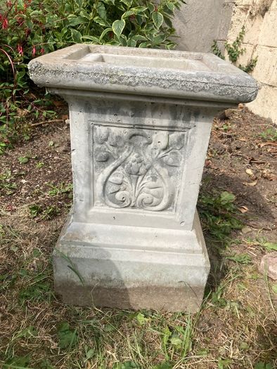 Vintage Cast Stone Classical Garden Urn & Decorative Plinth Set